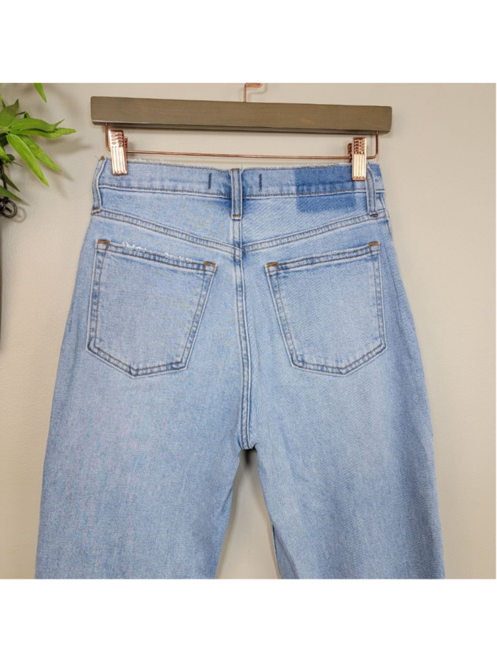 Abercrombie & Fitch High Rise Mom Jeans Light Blue Ripped Knees Relaxed AF 4 27 - Picture 9 of 11